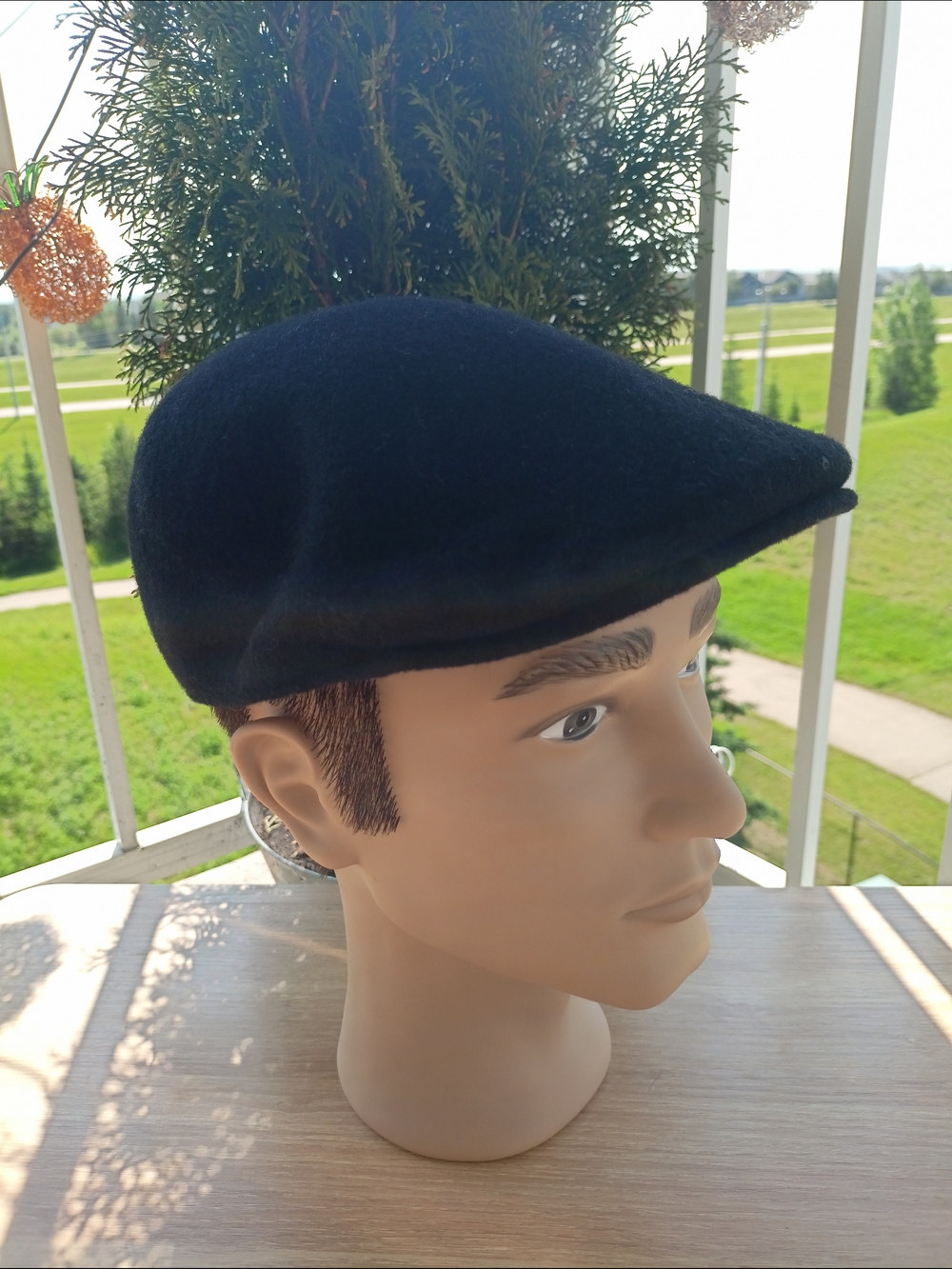 Kangol Black Wool Seamless Flat Cap Size "M"  New